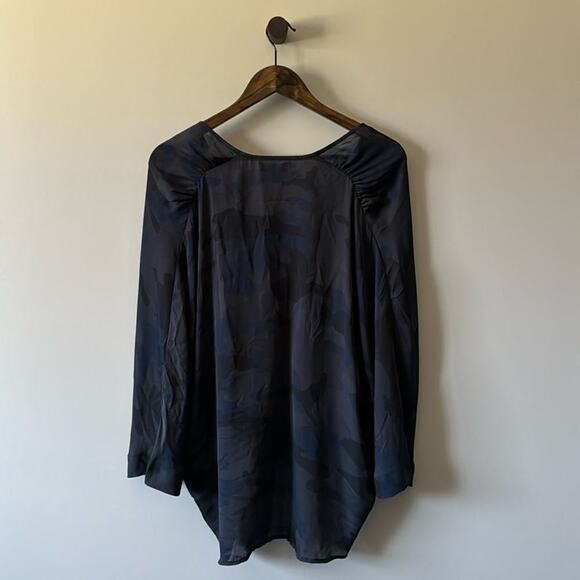 BANANA REPUBLIC SHEER CAMO PRINT CROSSOVER BLOUSE W/ 3/4 DROP SLEEVES MEDIUM - Picture 2 of 8